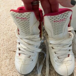 Girls ice skates size J9